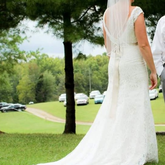 Wedding dress, sash, and veil - Picture 4 of 4